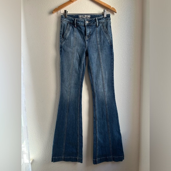 Idyllwind | Flare Jeans with Seam Detail on Front Leg - Picture 5 of 12